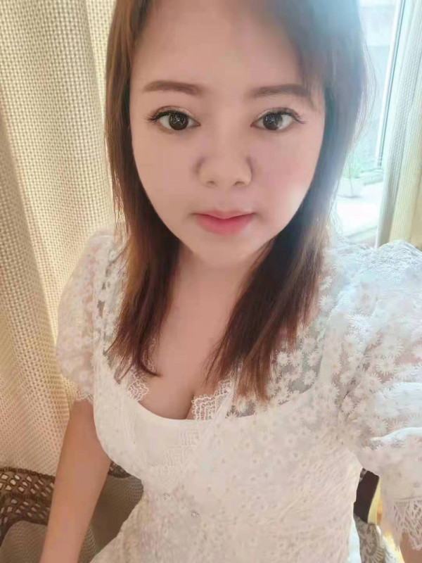 在日照的小少妇